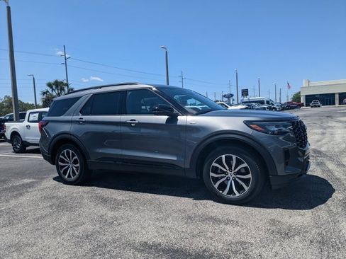 New 2025 Ford Explorer ST-Line image 3