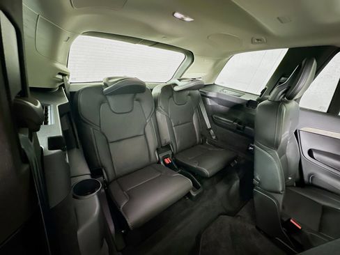 Used 2023 Volvo XC90 T8 Ultimate AWD/4WD image 29