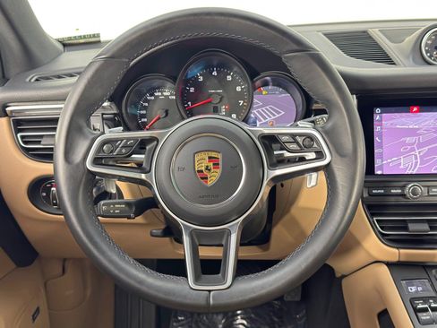 Used 2021 Porsche Macan image 21