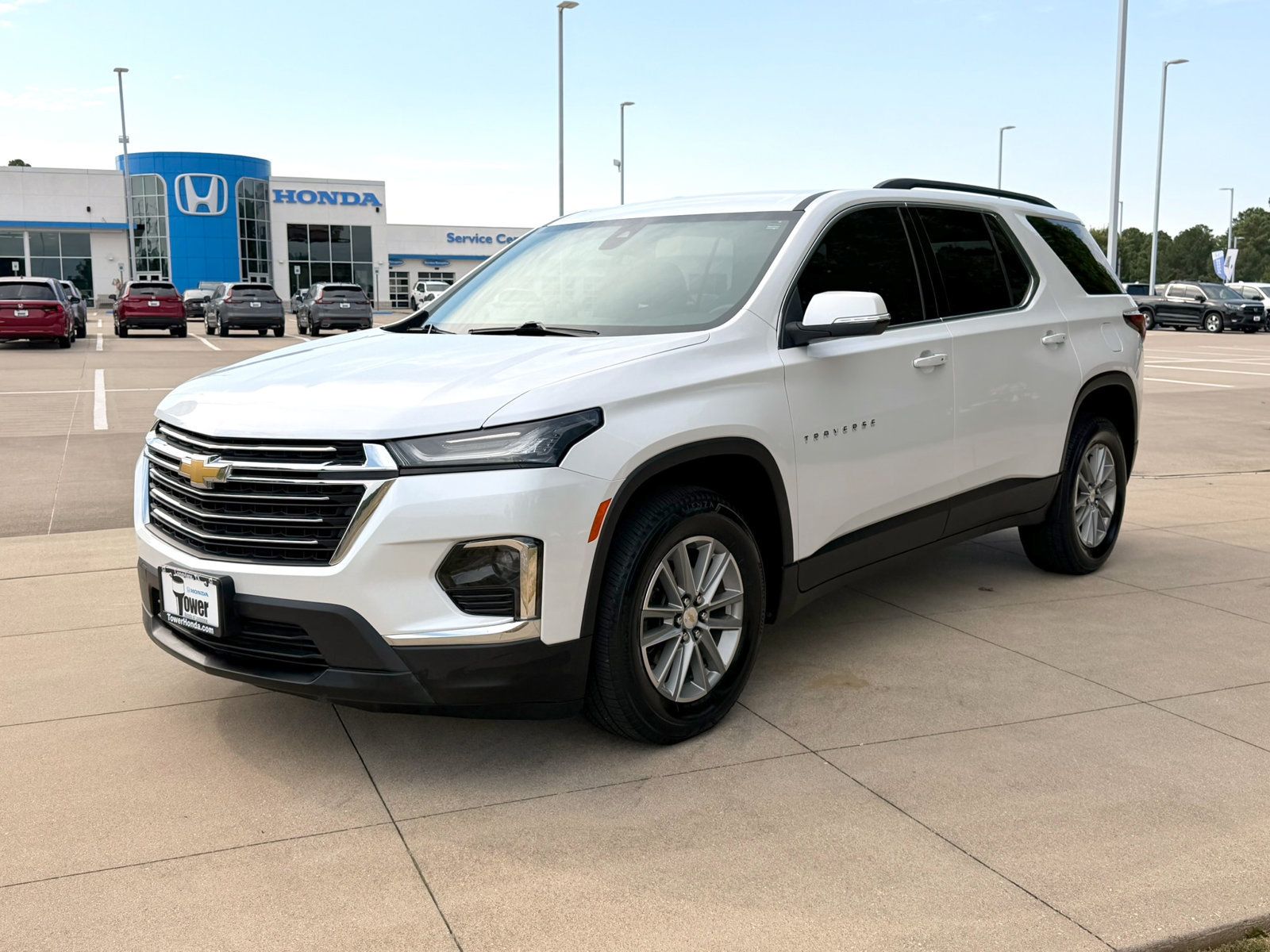 Used 2023 Chevrolet Traverse LT FWD image 3