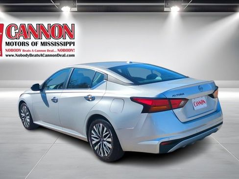 Used 2024 Nissan Altima 2.5 SV image 7