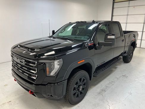 New 2026 GMC Sierra 2500 AT4 w/ AT4 Premium Plus Package AWD/4WD image 5