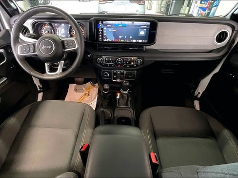 Used 2025 Jeep Wrangler Unlimited Sahara AWD/4WD image 6