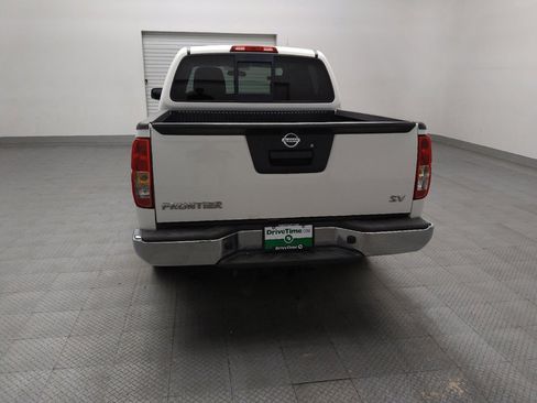 Used 2018 Nissan Frontier SV RWD image 6