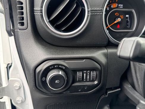 Used 2021 Jeep Wrangler Unlimited Sahara w/ Uconnect 4C Nav & Sound Group AWD/4WD image 17