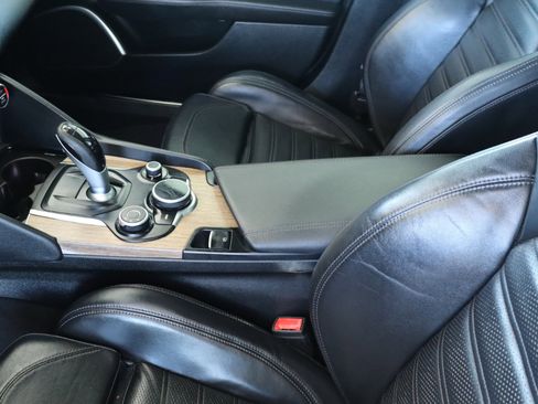 Used 2017 Alfa Romeo Giulia Ti w/ TI 19" Sport Package image 17