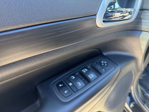 Certified 2022 Jeep Grand Cherokee Laredo X image 20