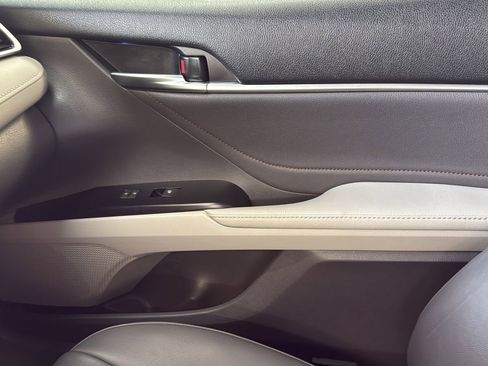 Used 2018 Toyota Camry XLE FWD image 23