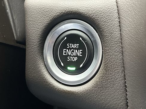 Used 2023 Chevrolet Suburban LT w/ Luxury Package image 22