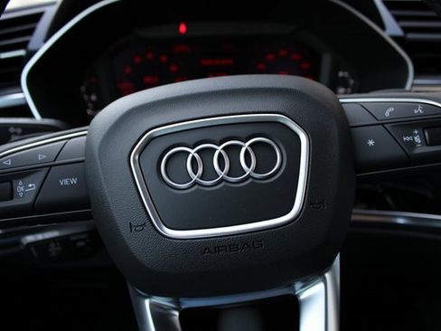 New 2025 Audi Q3 2.0T Premium image 17