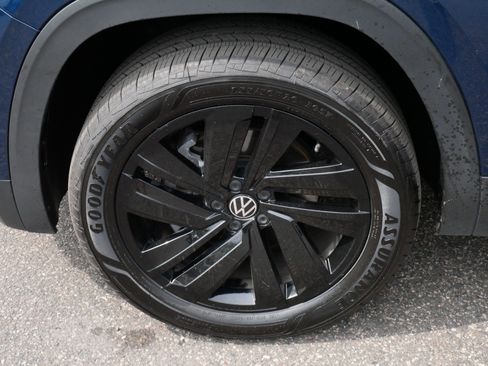 Certified 2023 Volkswagen Atlas Cross Sport SE w/ Panoramic Sunroof Package AWD/4WD image 15