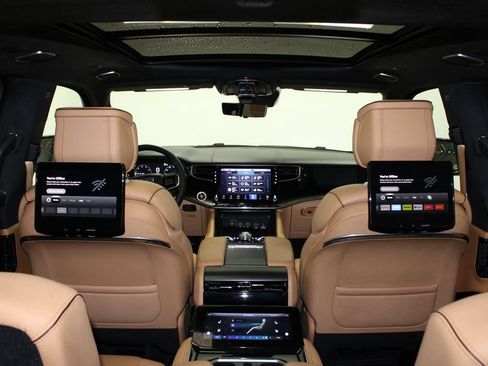 Used 2025 Jeep Grand Wagoneer Series III w/ Rear Seat Video Group 1 AWD/4WD image 14