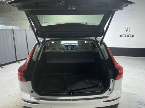 Used 2019 Volvo XC60 T5 Momentum w/ Multimedia Package AWD/4WD image 19