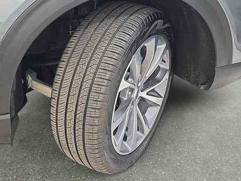 Used 2025 Ford Explorer Platinum w/ Ultimate Package image 32