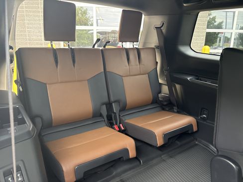 Used 2025 Lexus GX 550 w/ Accessory Package (2T) AWD/4WD image 29