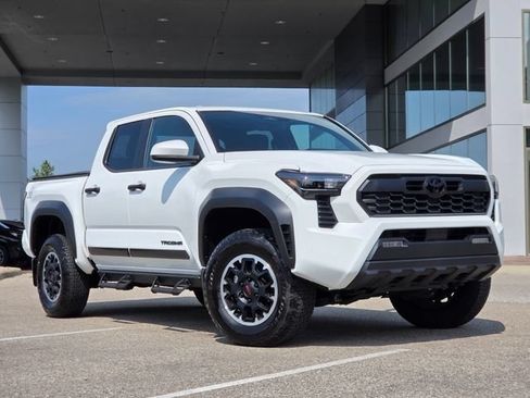 Used 2026 Toyota Tacoma TRD Off-Road AWD/4WD image 2