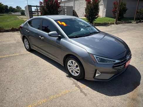 Used 2019 Hyundai Elantra SE w/ Cargo Package FWD image 14