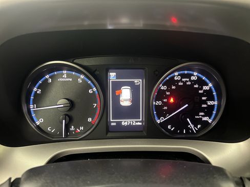 Used 2018 Toyota RAV4 LE FWD image 23