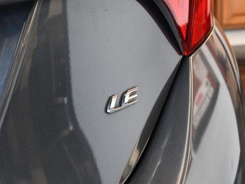 Used 2017 Toyota Corolla LE FWD image 14
