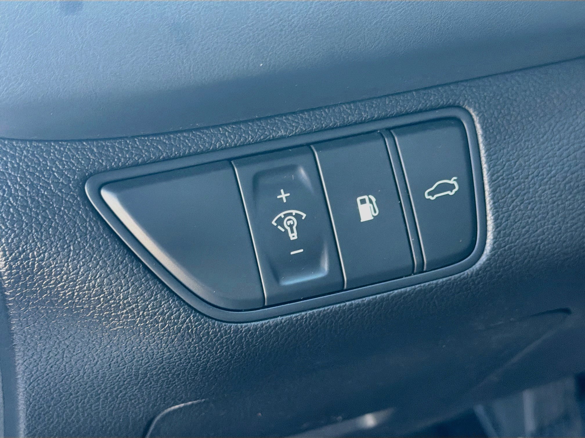 Used 2025 Genesis G70 2.5T AWD/4WD image 17