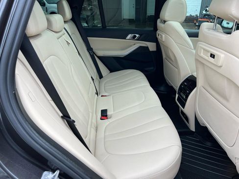 Used 2022 BMW X5 xDrive40i w/ Premium Package AWD/4WD image 13