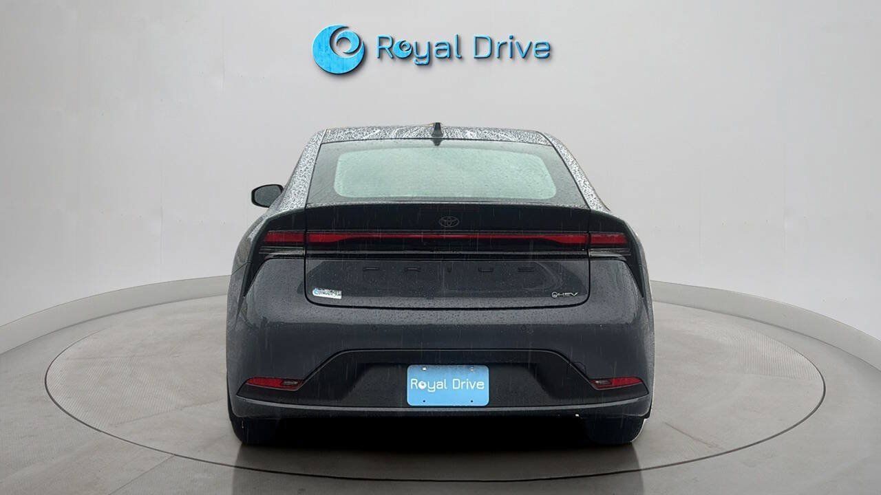 Used 2024 Toyota Prius LE AWD/4WD image 5