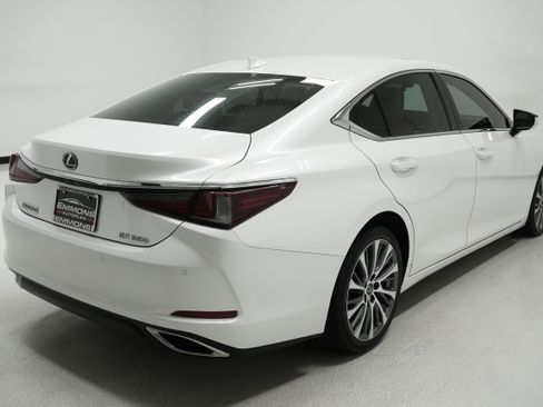 Used 2019 Lexus ES 350 w/ Luxury Package image 4