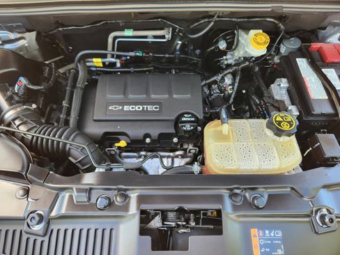 Used 2020 Chevrolet Trax LT w/ LT Convenience Package FWD image 23