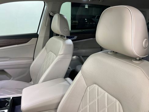Used 2024 Volkswagen Atlas SEL Premium R-Line AWD/4WD image 17