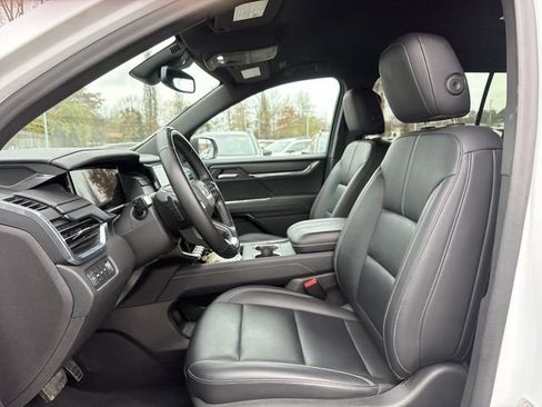 Used 2024 GMC Acadia Elevation image 11