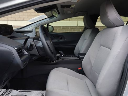 Used 2024 Toyota Prius LE FWD image 17