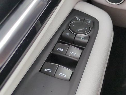 Used 2025 Chevrolet Suburban Premier AWD/4WD image 22