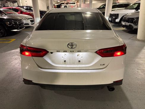Used 2018 Toyota Camry LE image 6