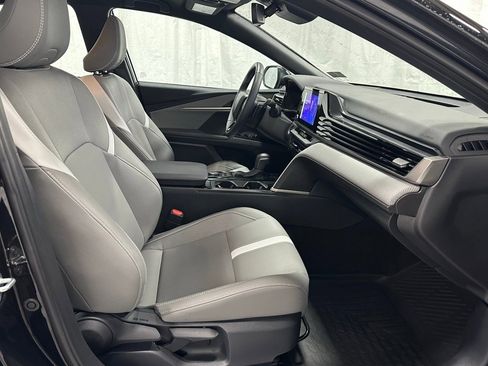 Used 2025 Toyota Camry SE image 60