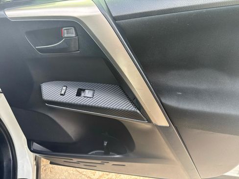 Used 2015 Toyota RAV4 LE FWD image 16