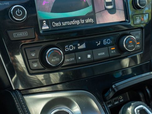 Used 2017 Nissan Maxima Platinum FWD image 26