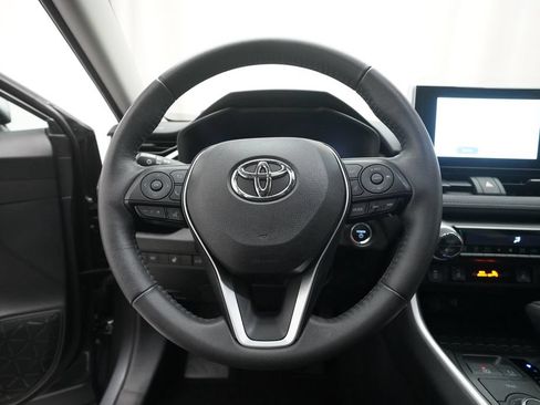 Used 2025 Toyota RAV4 XLE w/ Convenience Package AWD/4WD image 4