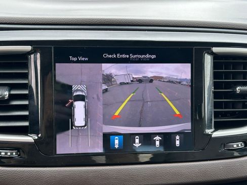 Used 2020 Chrysler Pacifica Touring-L Plus w/ Tire & Wheel Group image 22