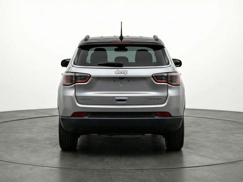 Used 2025 Jeep Compass Limited image 7