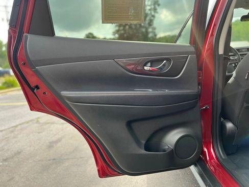 Used 2019 Nissan Rogue SV AWD/4WD image 32