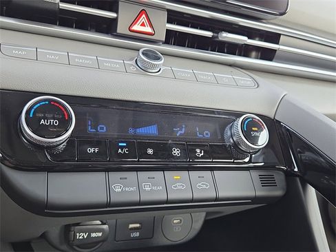 New 2025 Hyundai Elantra SEL image 14
