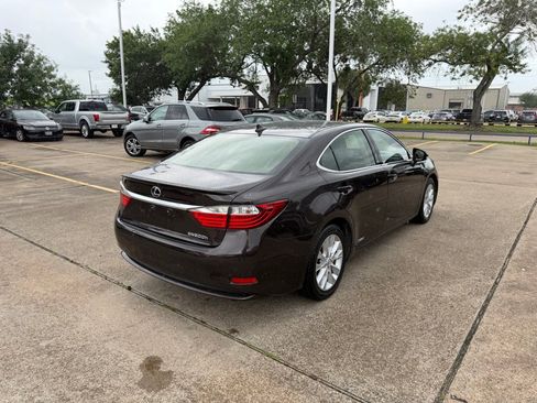 Used 2013 Lexus ES 300h w/ Luxury Pkg image 12
