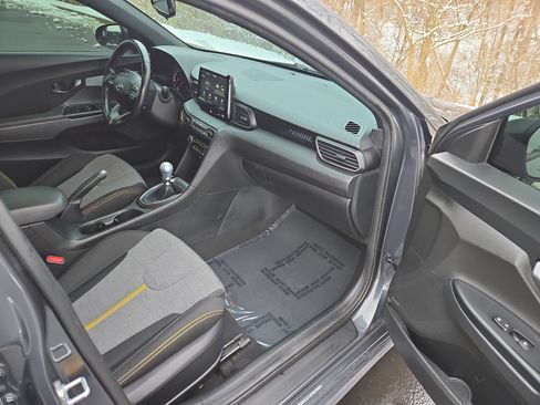 Used 2019 Hyundai Veloster Turbo R-Spec image 23