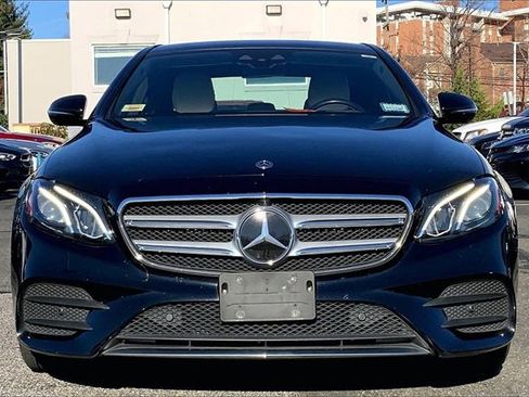 Used 2019 Mercedes-Benz E 300 4MATIC image 2