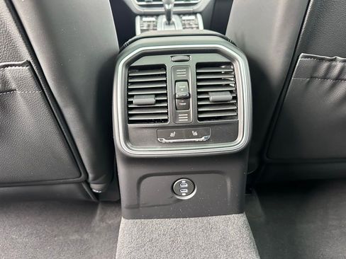 Certified 2026 Porsche Macan AWD/4WD image 38