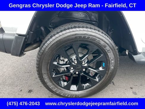 Used 2023 Jeep Wrangler Unlimited Sahara w/ Cold Weather Group AWD/4WD image 10