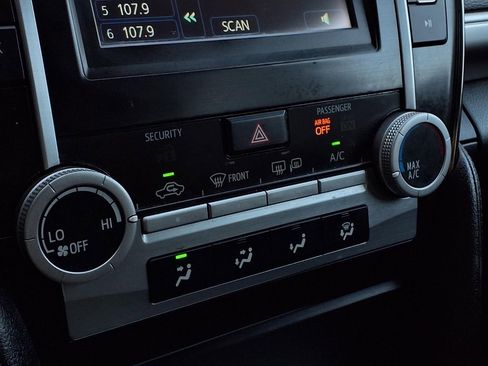 Used 2013 Toyota Camry SE image 8