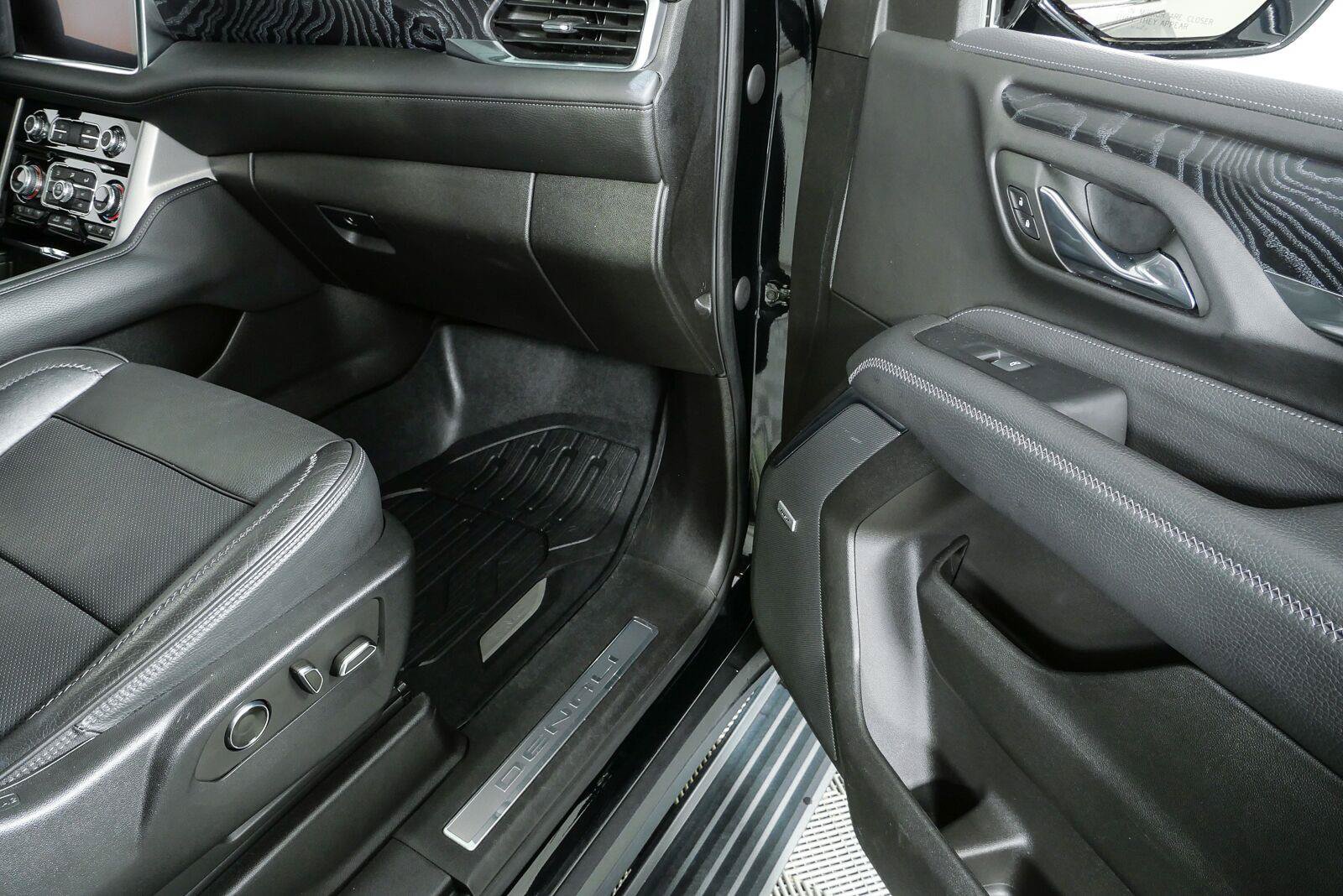 Used 2022 GMC Yukon XL Denali w/ Denali Ultimate Package AWD/4WD image 26