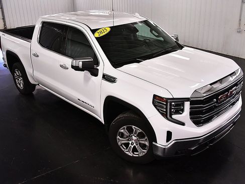 Used 2025 GMC Sierra 1500 SLT image 16