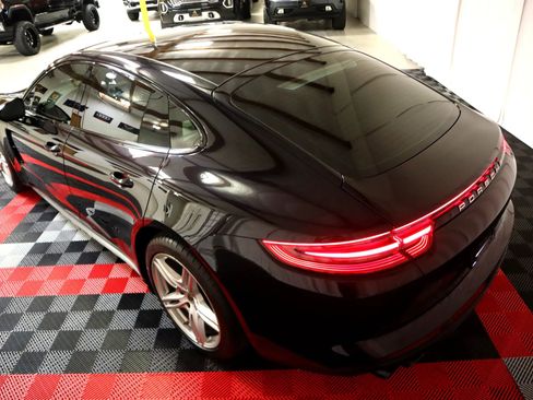 Used 2019 Porsche Panamera w/ Premium Package Plus image 8